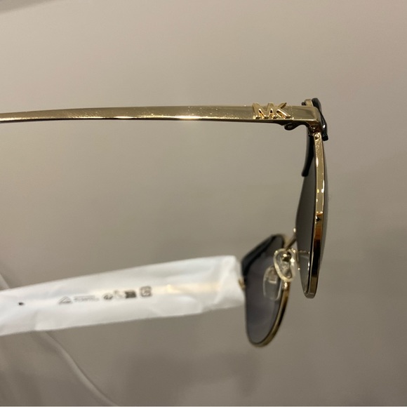 Michael Kors Sunglasses for sale - Picture 4 of 4